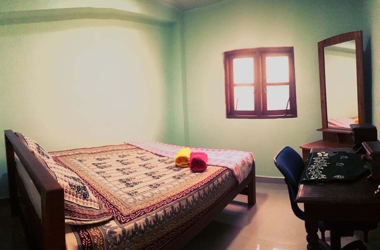 Apple Sara Home Stay Канді Екстер'єр фото