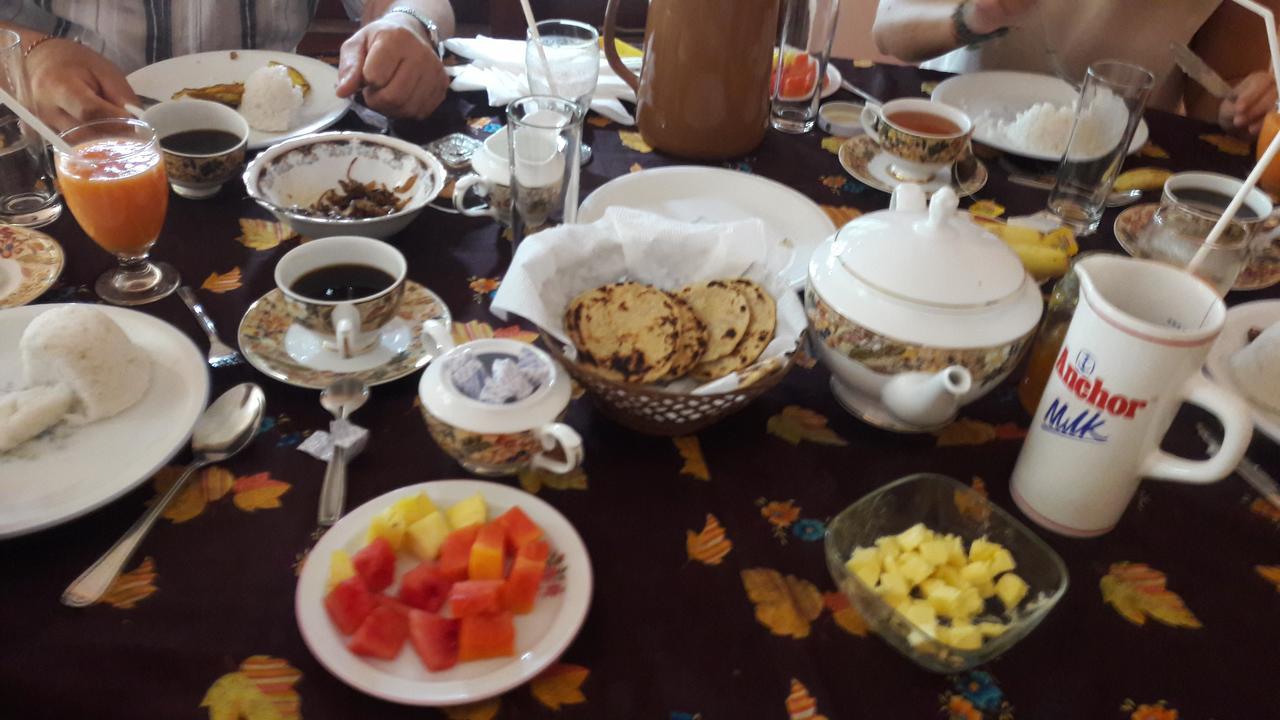 Apple Sara Home Stay Канді Екстер'єр фото