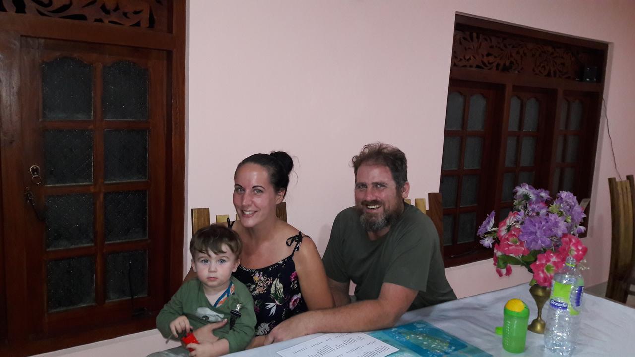 Apple Sara Home Stay Канді Екстер'єр фото