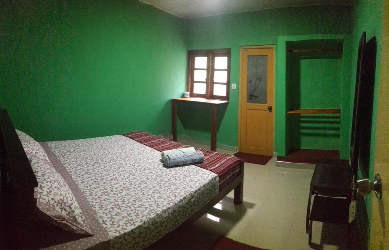 Apple Sara Home Stay Канді Екстер'єр фото
